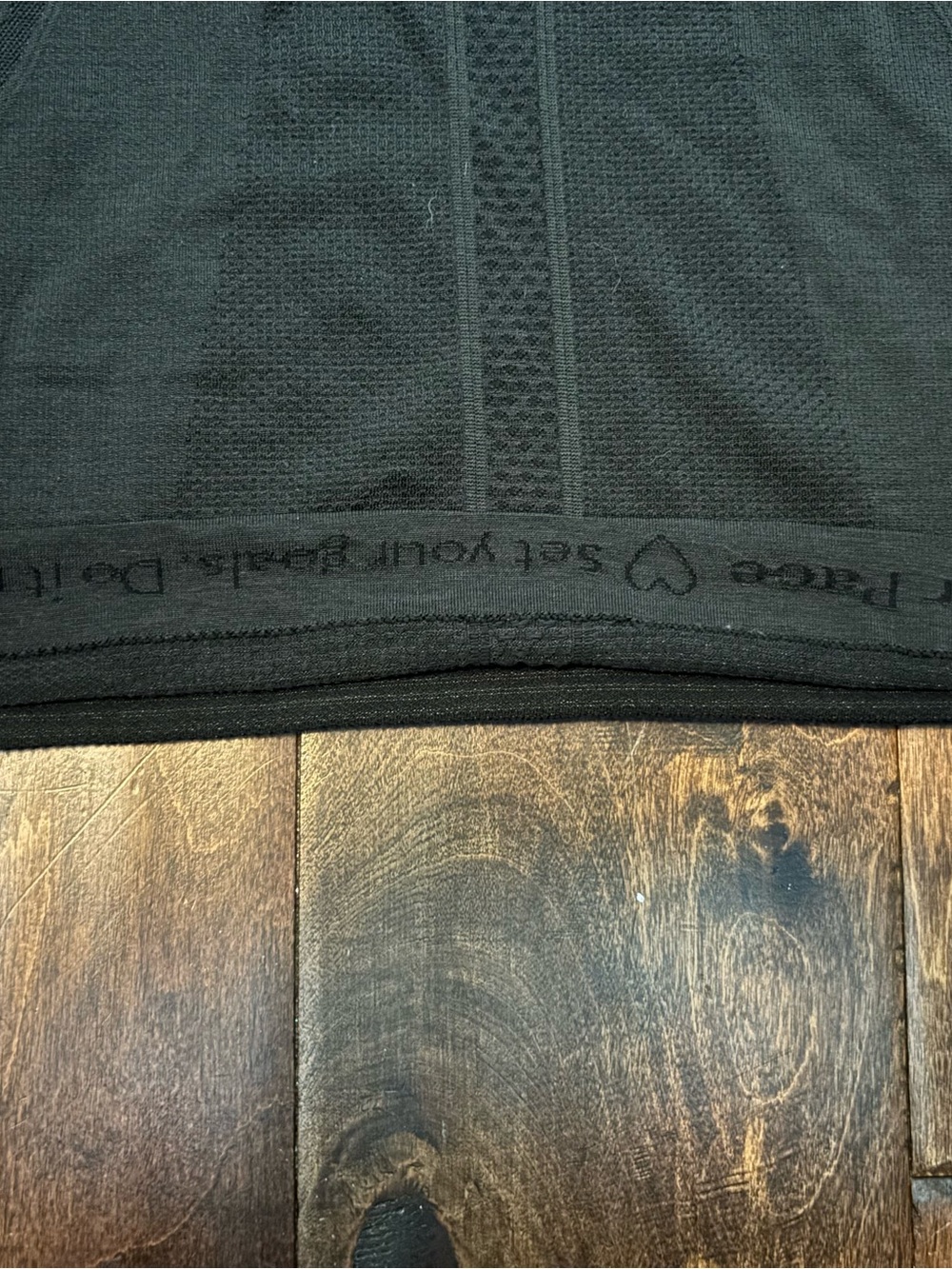 Lululemon swiftly Black Long-Sleeve Seamless Performance Top Sz 2 - Picture 3 of 4